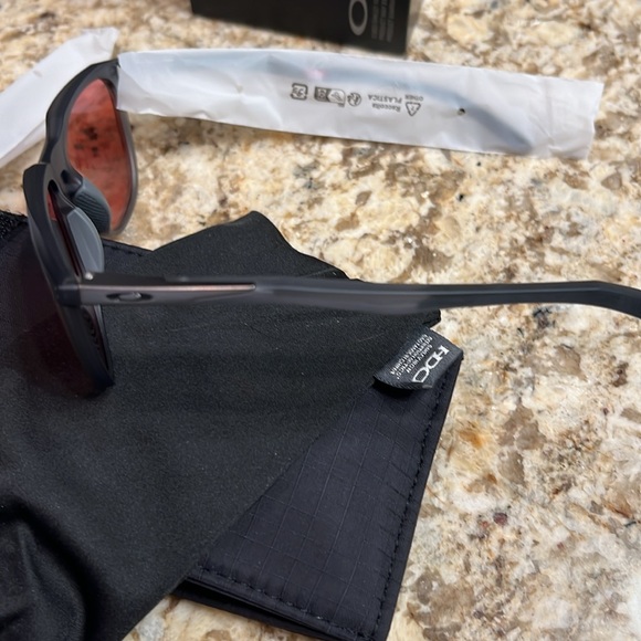 NIB Oakley Thurso Prizm Dark Golf Lenses, 
Matte Grey Smoke Frame w/ Case & Box - Picture 8 of 10